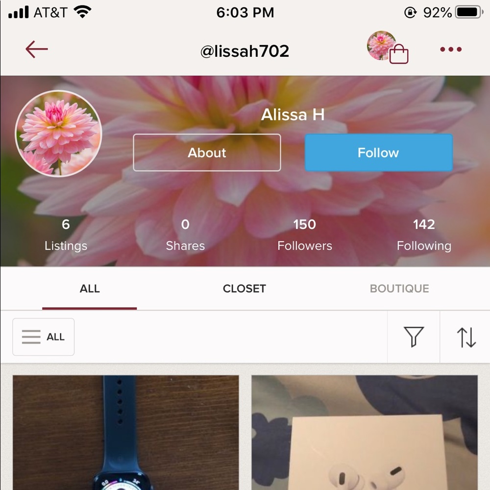 This Posher is a scam artist!! Do not buy from her